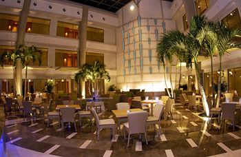 Imagen del bar/restaurante del Hotel Marina Kuwait. Foto 6