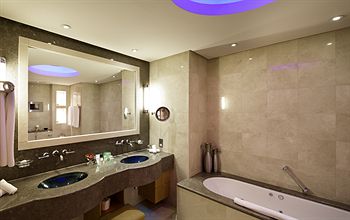 Imagen de la habitación del Hotel Marina Kuwait. Foto 13