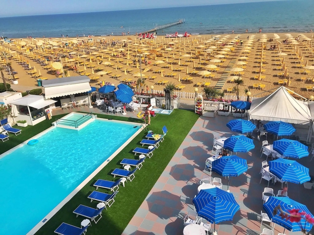 Imagen de la piscina del Hotel Marina, Lido Di Jesolo. Foto 17