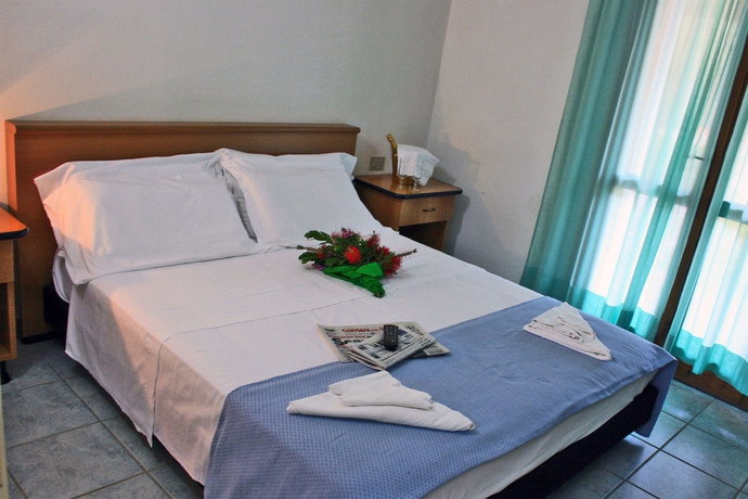 Imagen de la habitación del Hotel Marina Manna and Club Village. Foto 3