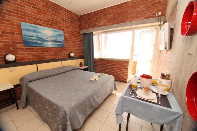 Imagen de la habitación del Hotel Marina, Marina di Massa. Foto 2
