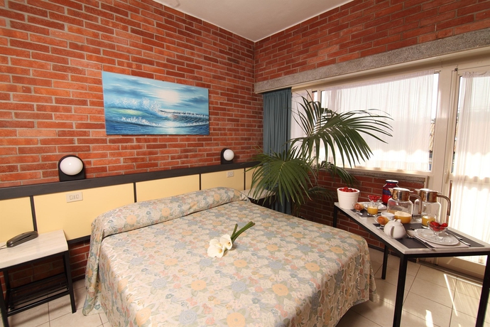 Imagen de la habitación del Hotel Marina, Marina di Massa. Foto 3