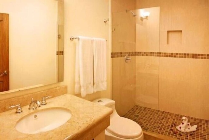 Imagen general del Hotel Marina Park Plaza Condos. Foto 5