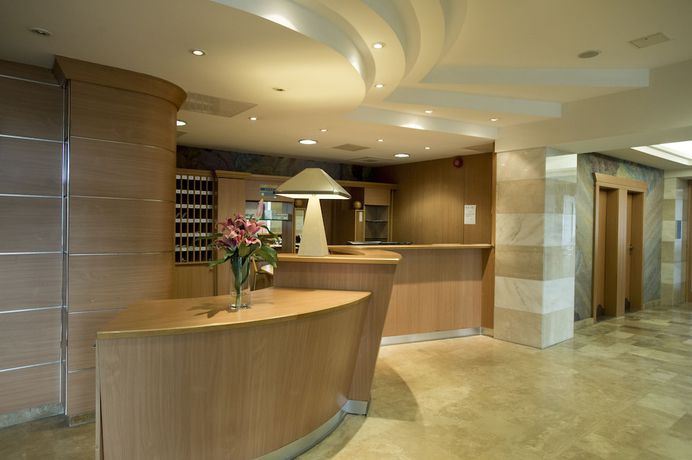 Imagen de los interiores del Hotel Marina Port. Foto 15