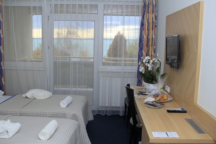 Imagen de la habitación del Hotel Marina Port. Foto 7