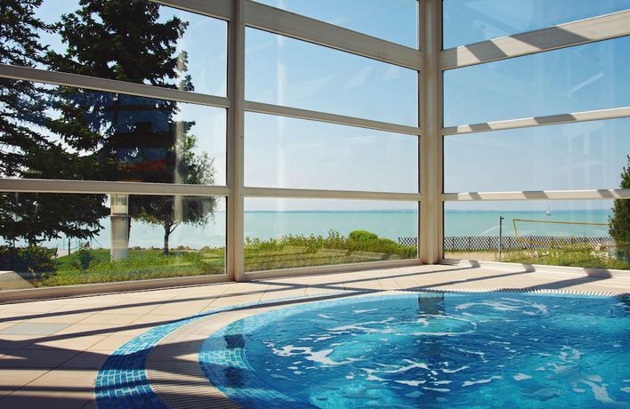 Imagen de la piscina del Hotel Marina Port. Foto 17