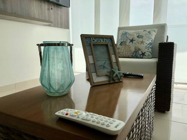 Imagen de la habitación del Hotel Marina Puerto Velero. Foto 12