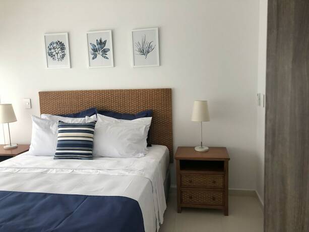 Imagen de la habitación del Hotel Marina Puerto Velero. Foto 14