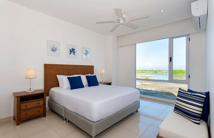 Imagen general del Hotel Marina Puerto Velero. Foto 5