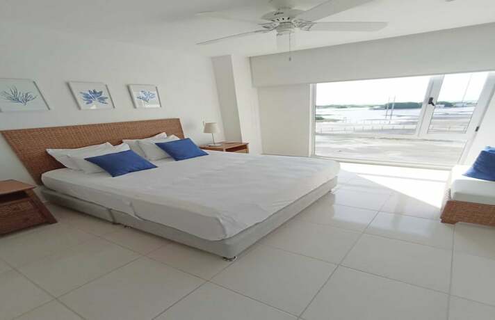 Imagen general del Hotel Marina Puerto Velero. Foto 6
