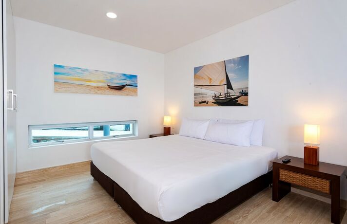 Imagen general del Hotel Marina Puerto Velero. Foto 7