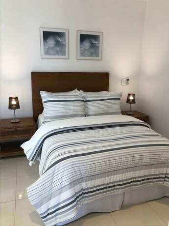 Imagen de la habitación del Hotel Marina Puerto Velero. Foto 17
