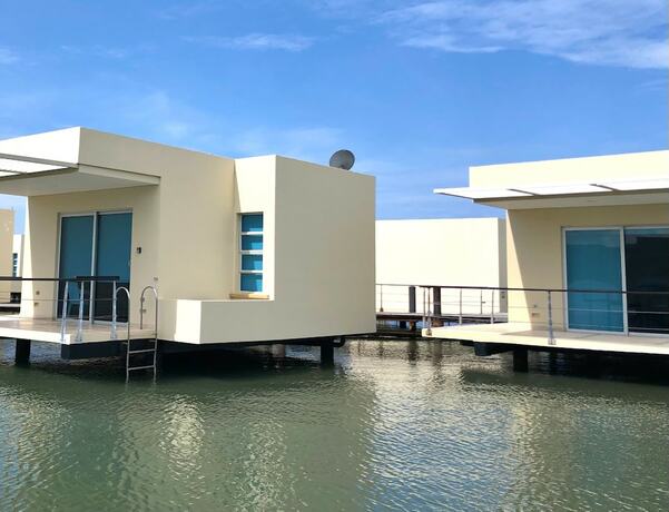 Imagen de la habitación del Hotel Marina Puerto Velero. Foto 18