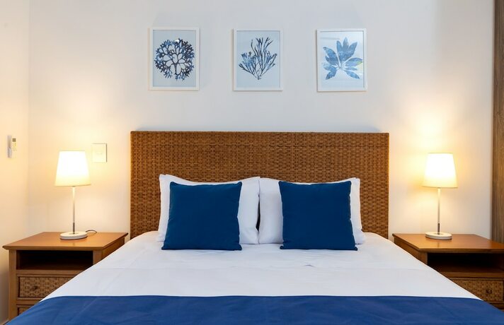 Imagen de la habitación del Hotel Marina Puerto Velero. Foto 19