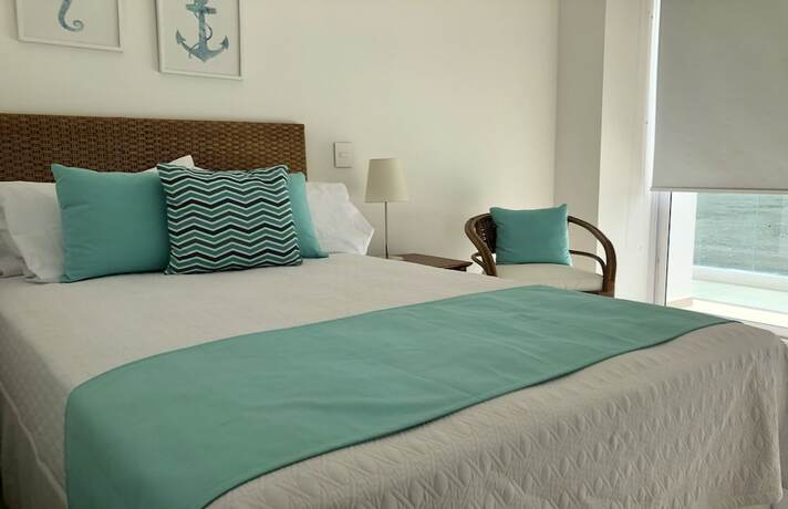 Imagen general del Hotel Marina Puerto Velero. Foto 9