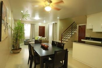 Imagen de la habitación del Hotel Marina Residences. Foto 5