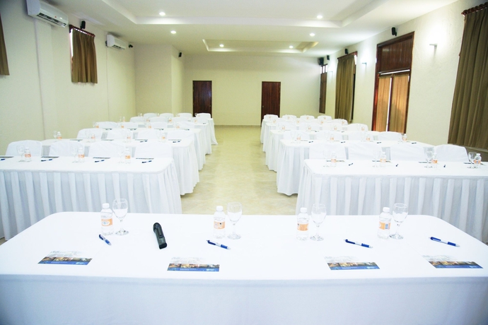 Imagen de los interiores del Hotel Marina Resort and Beach Club. Foto 12