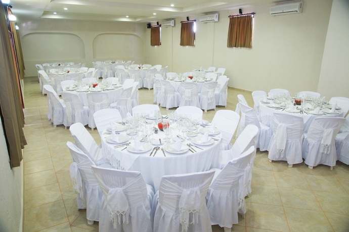 Imagen de los interiores del Hotel Marina Resort and Beach Club. Foto 13