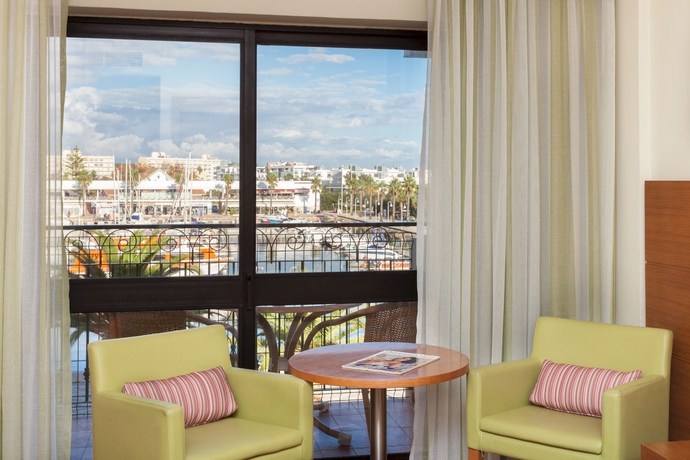 Imagen de la habitación del Hotel Marina Rio. Foto 7