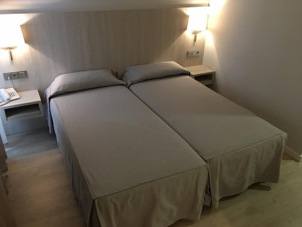 Imagen de la habitación del Hotel Marina, Roses. Foto 6