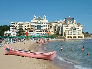 Imagen de los exteriores del Hotel Marina Royal Palace. Foto 4