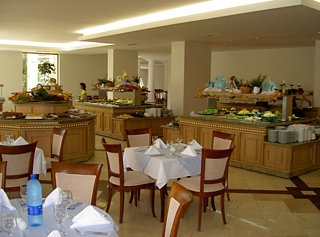 Imagen del bar/restaurante del Hotel Marina Royal Palace. Foto 2