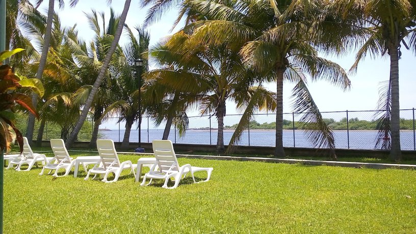 Imagen de los exteriores del Hotel Marina San Blas. Foto 11