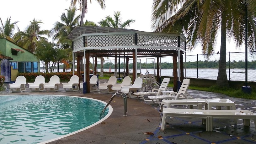 Imagen de la piscina del Hotel Marina San Blas. Foto 18