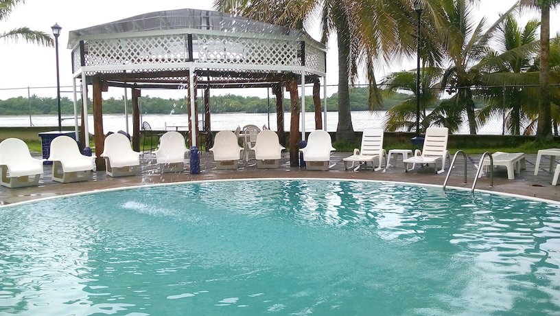 Imagen de la piscina del Hotel Marina San Blas. Foto 20