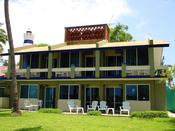 Imagen de los exteriores del Hotel Marina San Blas. Foto 13