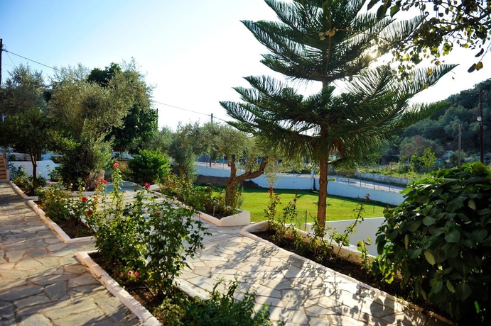 Imagen de los exteriores del Hotel Marina, Sk&iacute;athos. Foto 6