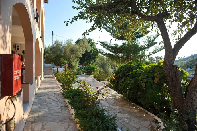 Imagen de los exteriores del Hotel Marina, Sk&iacute;athos. Foto 8