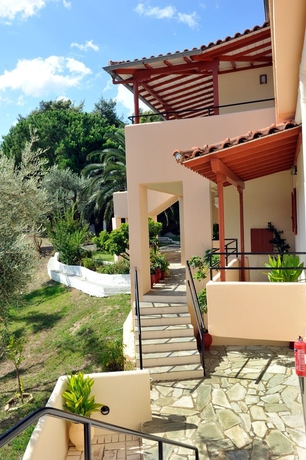 Imagen de los exteriores del Hotel Marina, Sk&iacute;athos. Foto 9