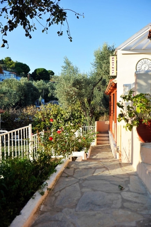 Imagen de los exteriores del Hotel Marina, Sk&iacute;athos. Foto 11