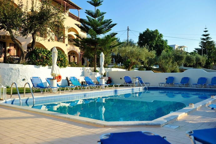 Imagen de la piscina del Hotel Marina, Sk&iacute;athos. Foto 18