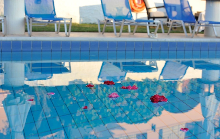 Imagen de la piscina del Hotel Marina, Sk&iacute;athos. Foto 19