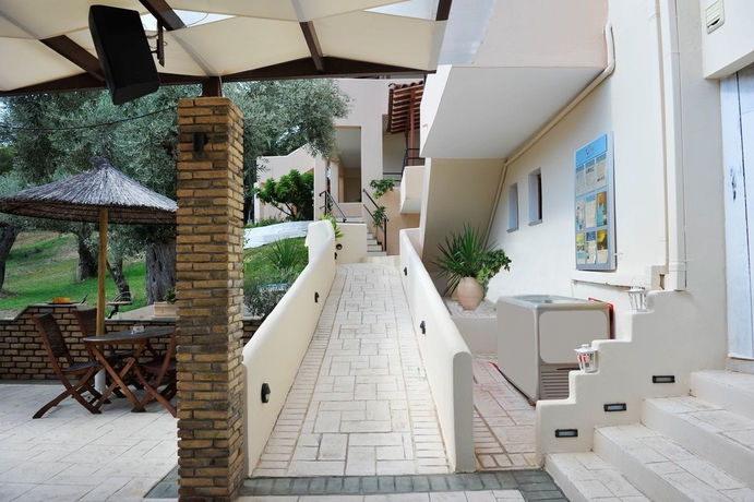 Imagen de los exteriores del Hotel Marina, Sk&iacute;athos. Foto 12