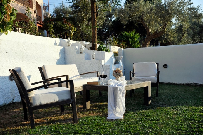 Imagen de los exteriores del Hotel Marina, Sk&iacute;athos. Foto 14