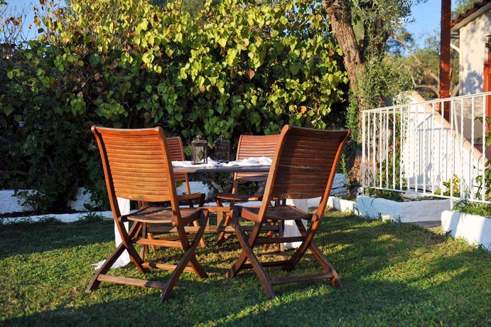 Imagen de los exteriores del Hotel Marina, Sk&iacute;athos. Foto 15