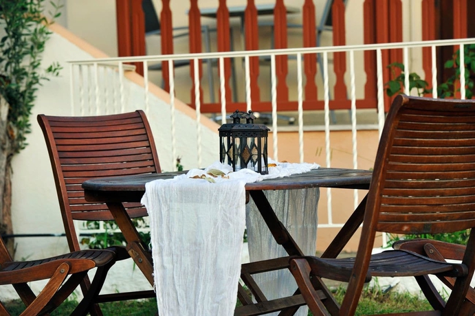 Imagen de los exteriores del Hotel Marina, Sk&iacute;athos. Foto 16