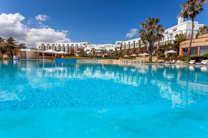 Imagen de la piscina del Hotel Marina Smir and Spa. Foto 12