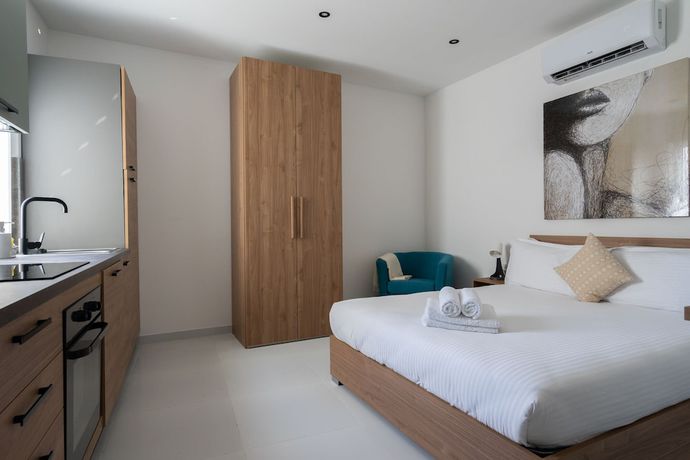 Imagen de la habitación del Hotel Marina Studios. Foto 8