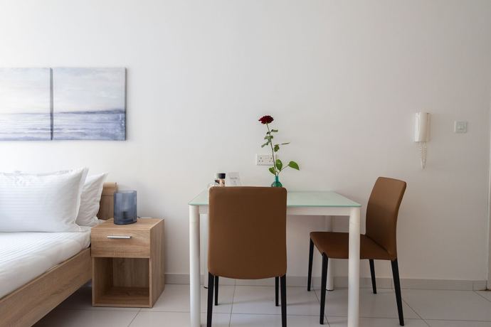 Imagen de la habitación del Hotel Marina Studios. Foto 10