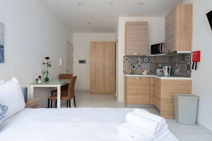 Imagen de la habitación del Hotel Marina Studios. Foto 12