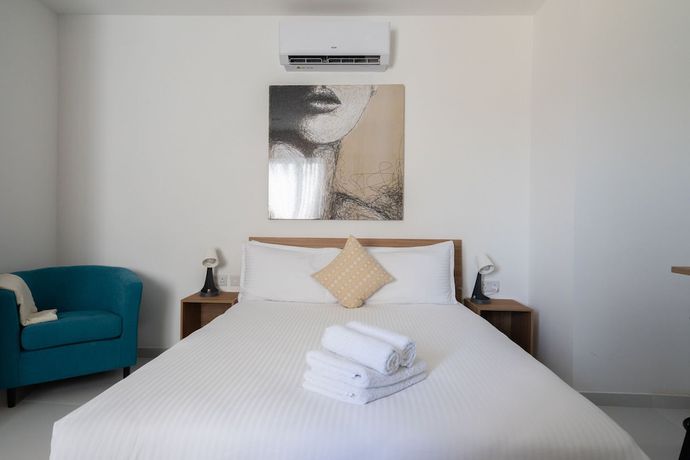 Imagen de la habitación del Hotel Marina Studios. Foto 15
