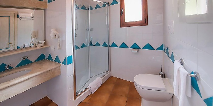 Imagen de la habitación del Hotel Marina Torre Navarrese Resort. Foto 11