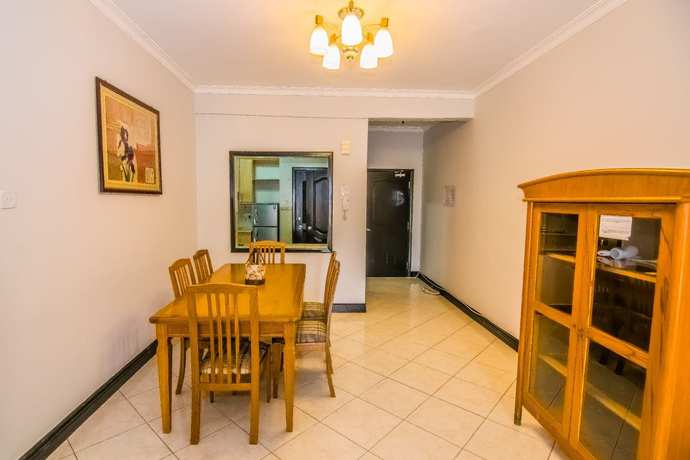 Imagen de la habitación del Hotel Marina Travellers Suite Marina Court. Foto 2