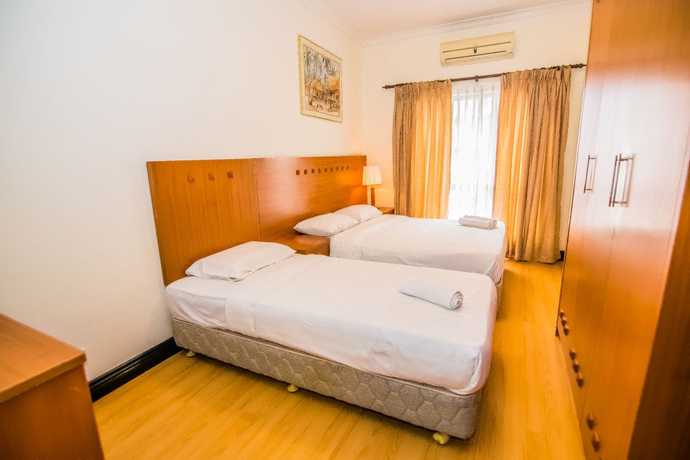 Imagen de la habitación del Hotel Marina Travellers Suite Marina Court. Foto 5