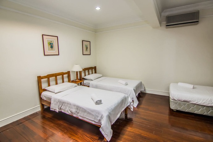 Imagen de la habitación del Hotel Marina Travellers Suite Marina Court. Foto 7