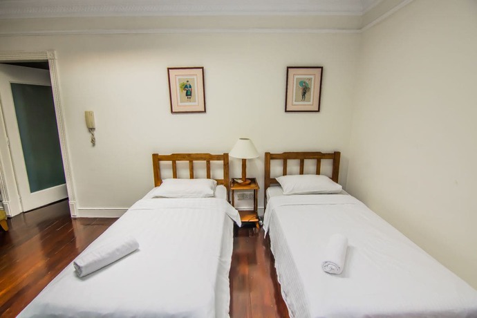 Imagen de la habitación del Hotel Marina Travellers Suite Marina Court. Foto 9